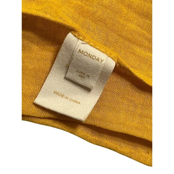 MONDAY Swimwear St. Tropez Sarong in Gold Linen Crinkle - Picture 3 of 4